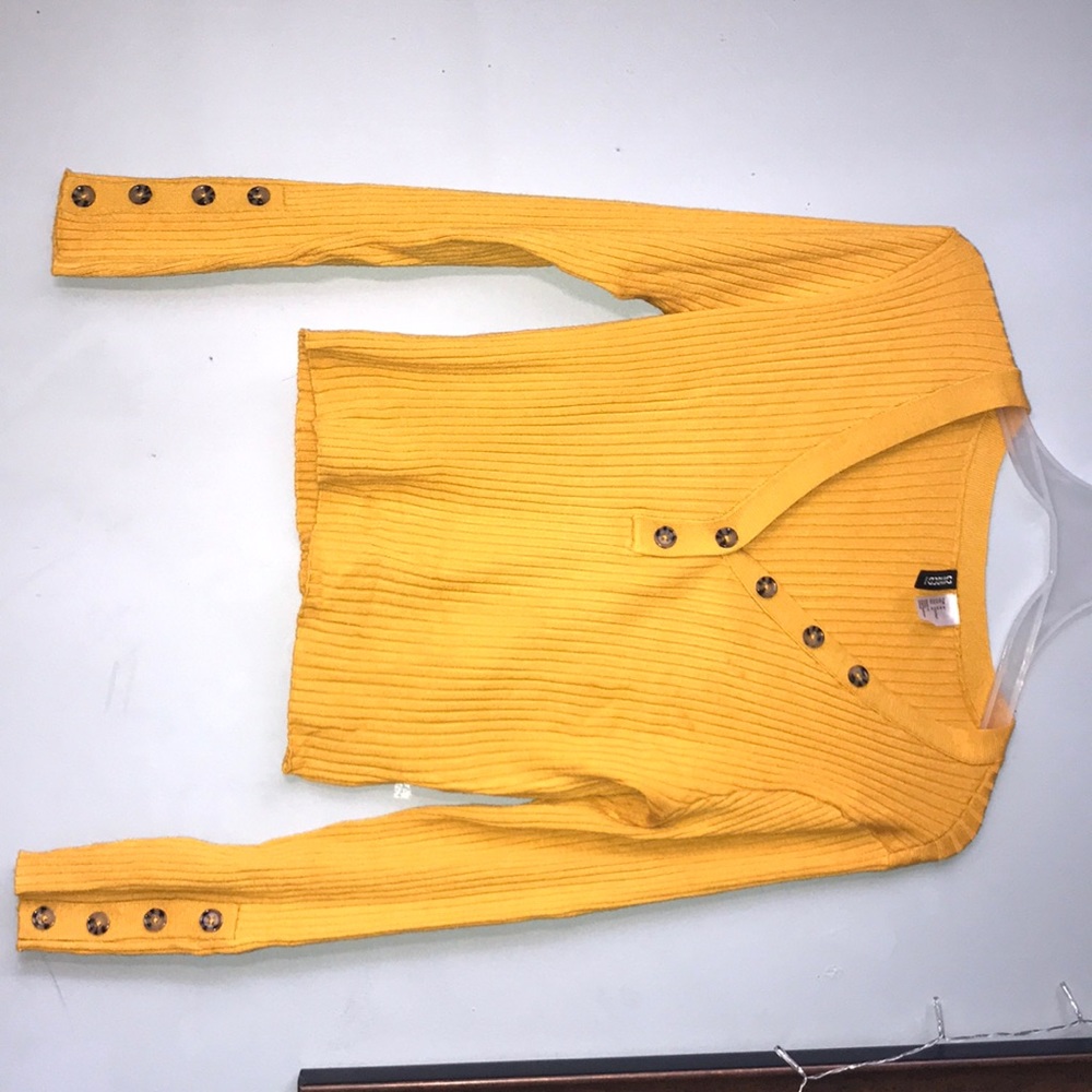 This is a long sleeve shirt with a v neck